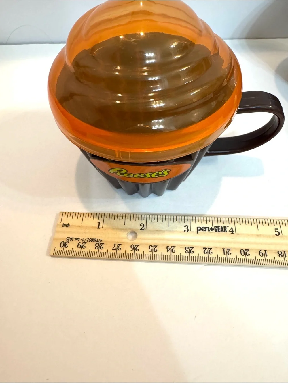 Reese's And Hershey Lava Cake Maker w/ Baking Cup and Lid Microwavable Set of 4